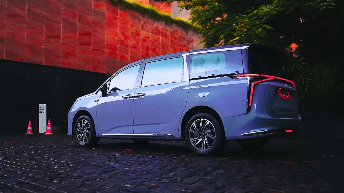 MG M9 Electric MPV